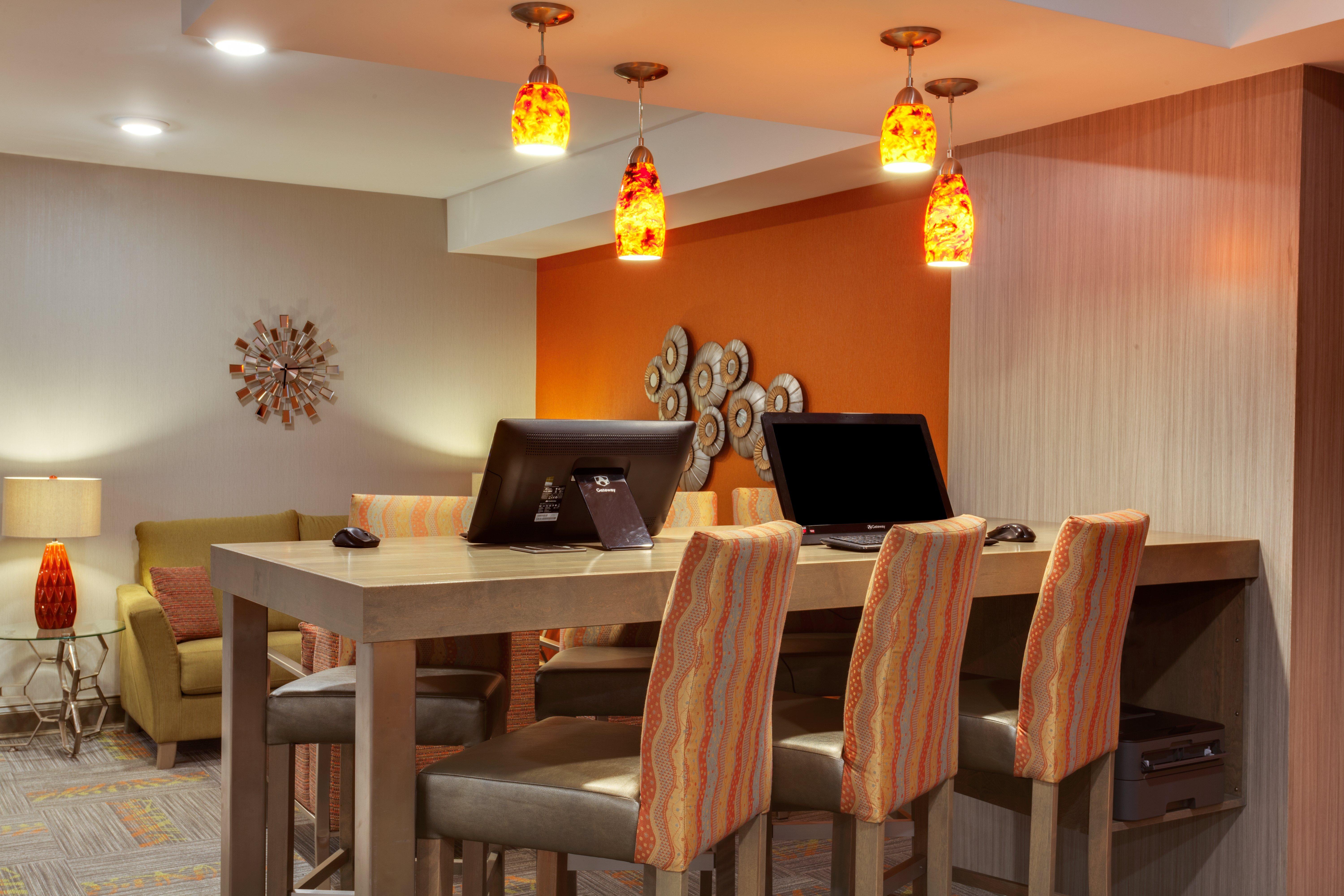 Holiday Inn Express Hotel & Suites Uptown Fredericton By Ihg Exterior foto