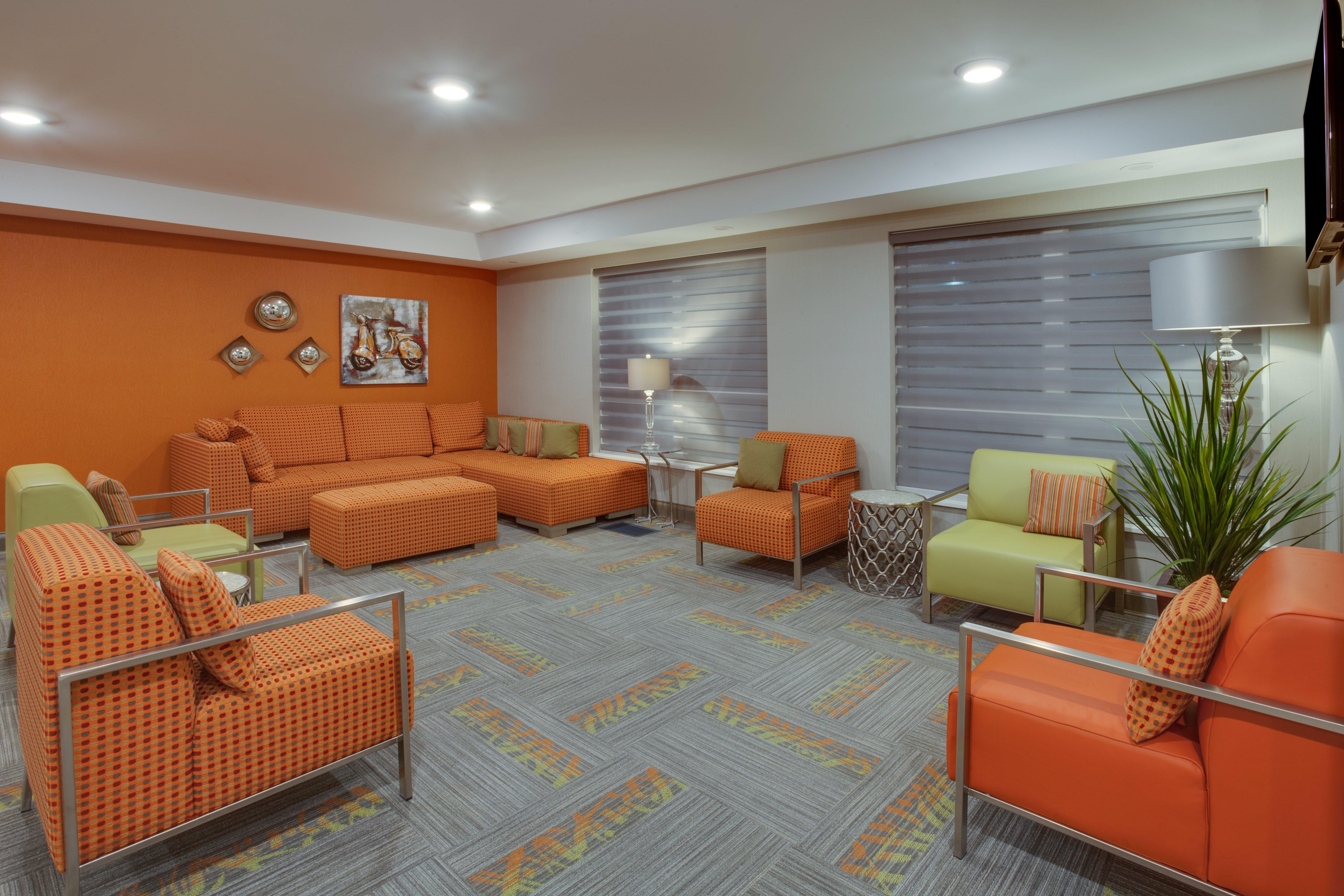 Holiday Inn Express Hotel & Suites Uptown Fredericton By Ihg Exterior foto